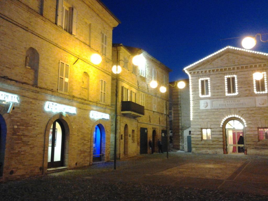 Apartment Largo Del Teatro Porto San Giorgio Esterno foto